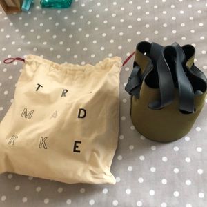 trademark goodall bucket